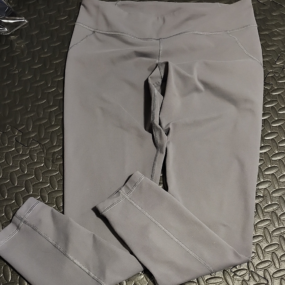 ⭐ Under Armour Gray Leggings Size L